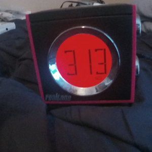 Realtone AM/FM Dual Alarm Clock Radio RT205